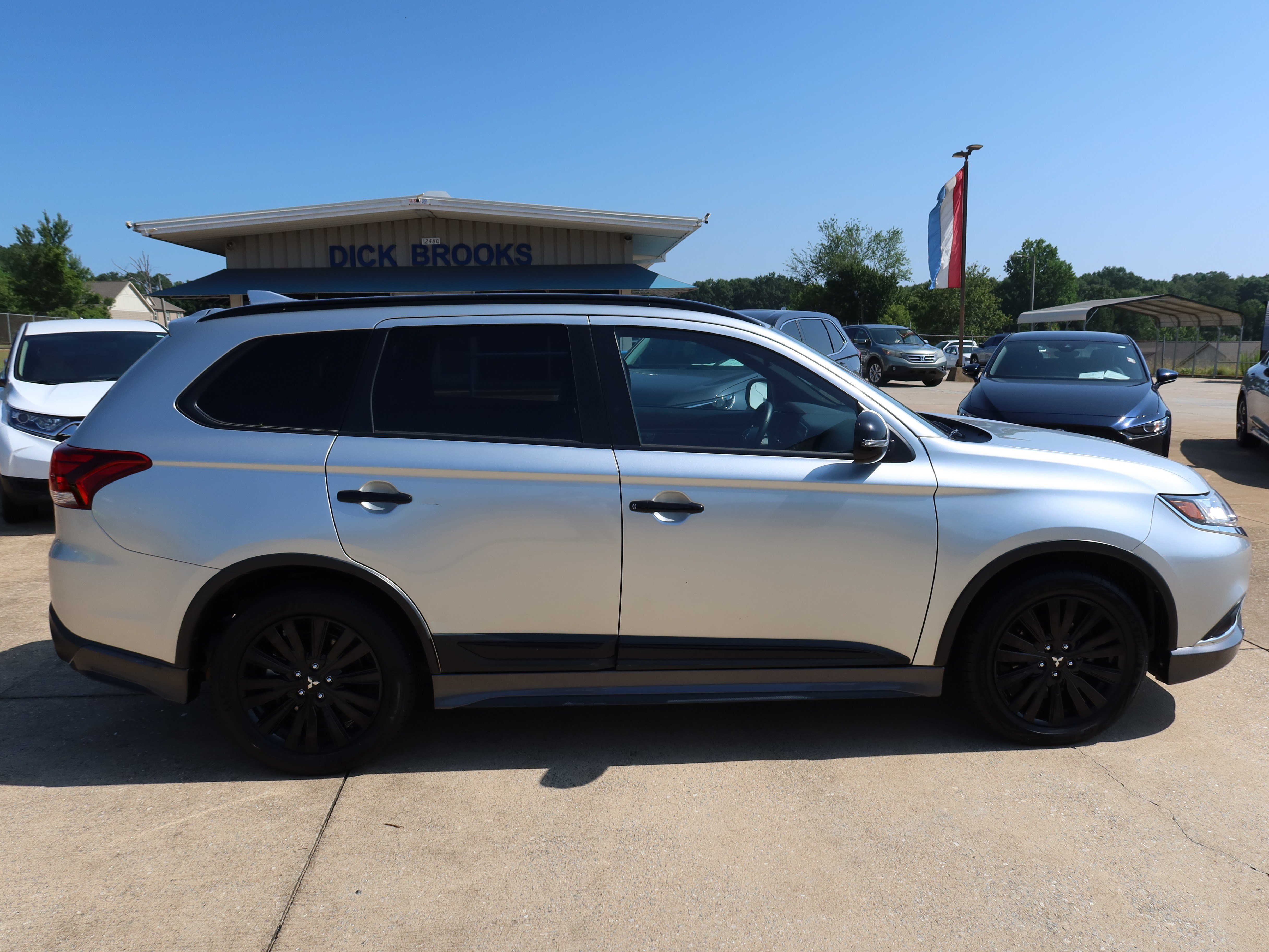 Used 2020 Mitsubishi Outlander LE FWD image 3