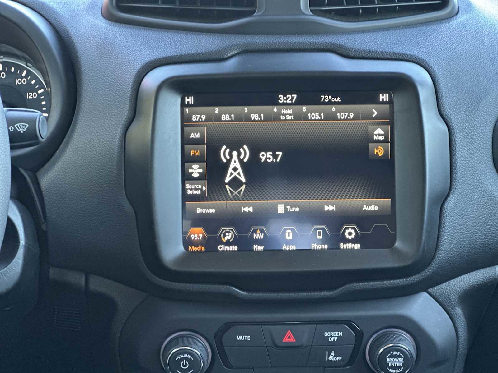 Used 2023 Jeep Renegade Latitude image 12