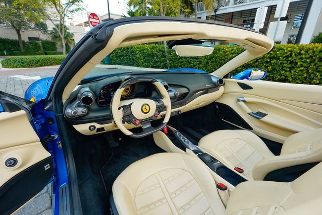 Used 2021 Ferrari F8 Tributo image 3