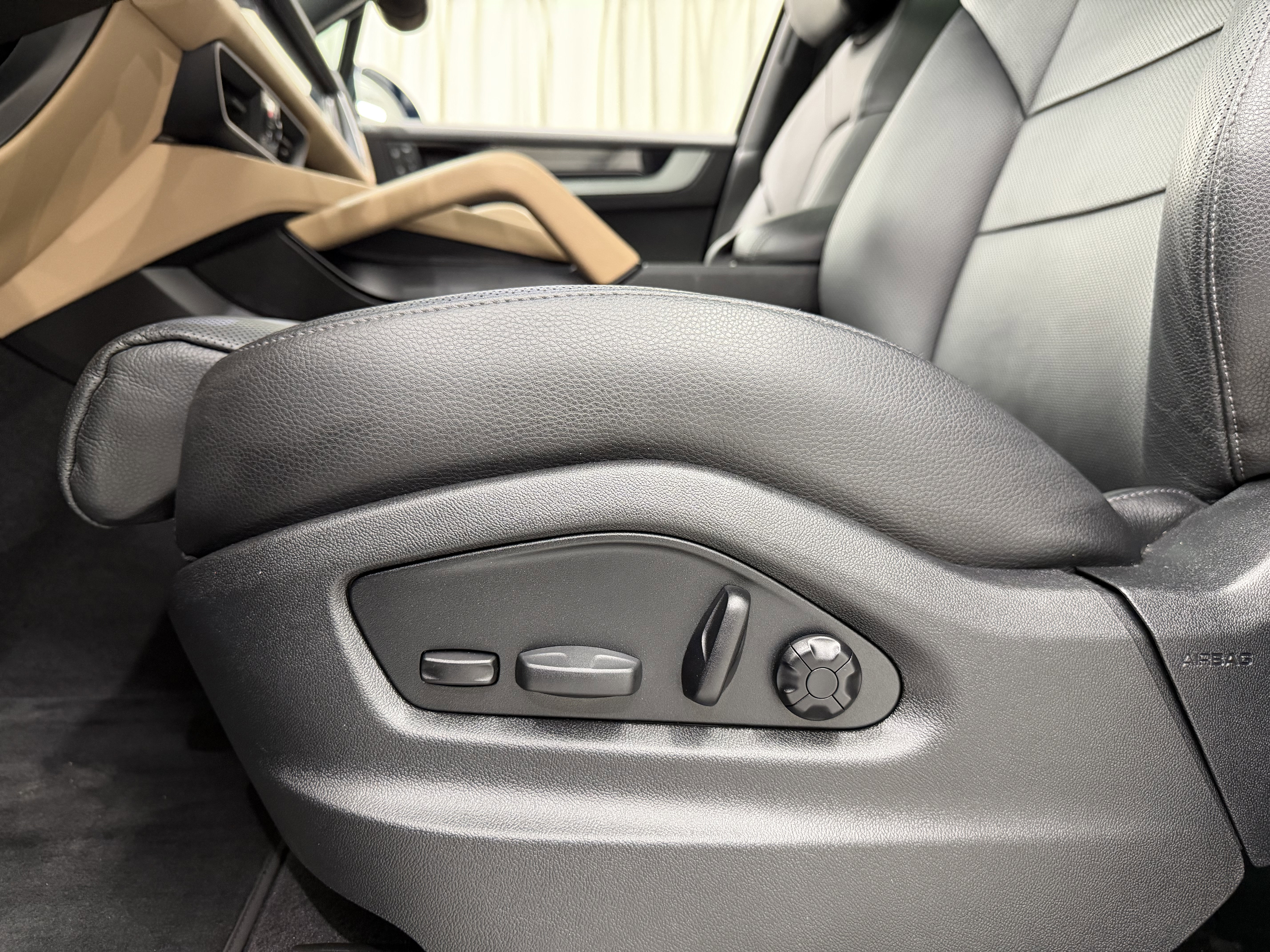 Certified 2024 Porsche Cayenne w/ Premium Package Plus (PFM) image 32