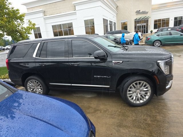 Used 2025 GMC Yukon Denali w/ Denali Reserve Package AWD/4WD image 4