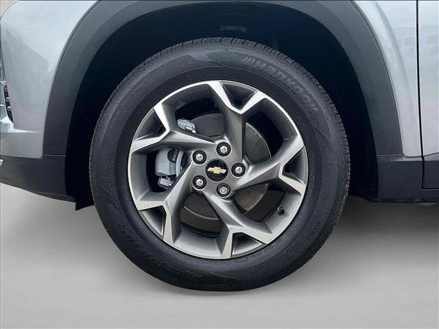 Certified 2025 Chevrolet Trax LT w/ LPO, Blackout Package FWD image 10