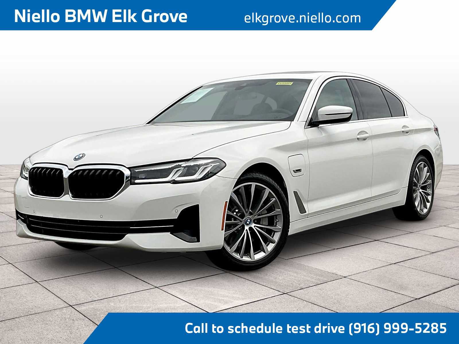Used 2022 BMW 530e w/ Convenience Package RWD image 1