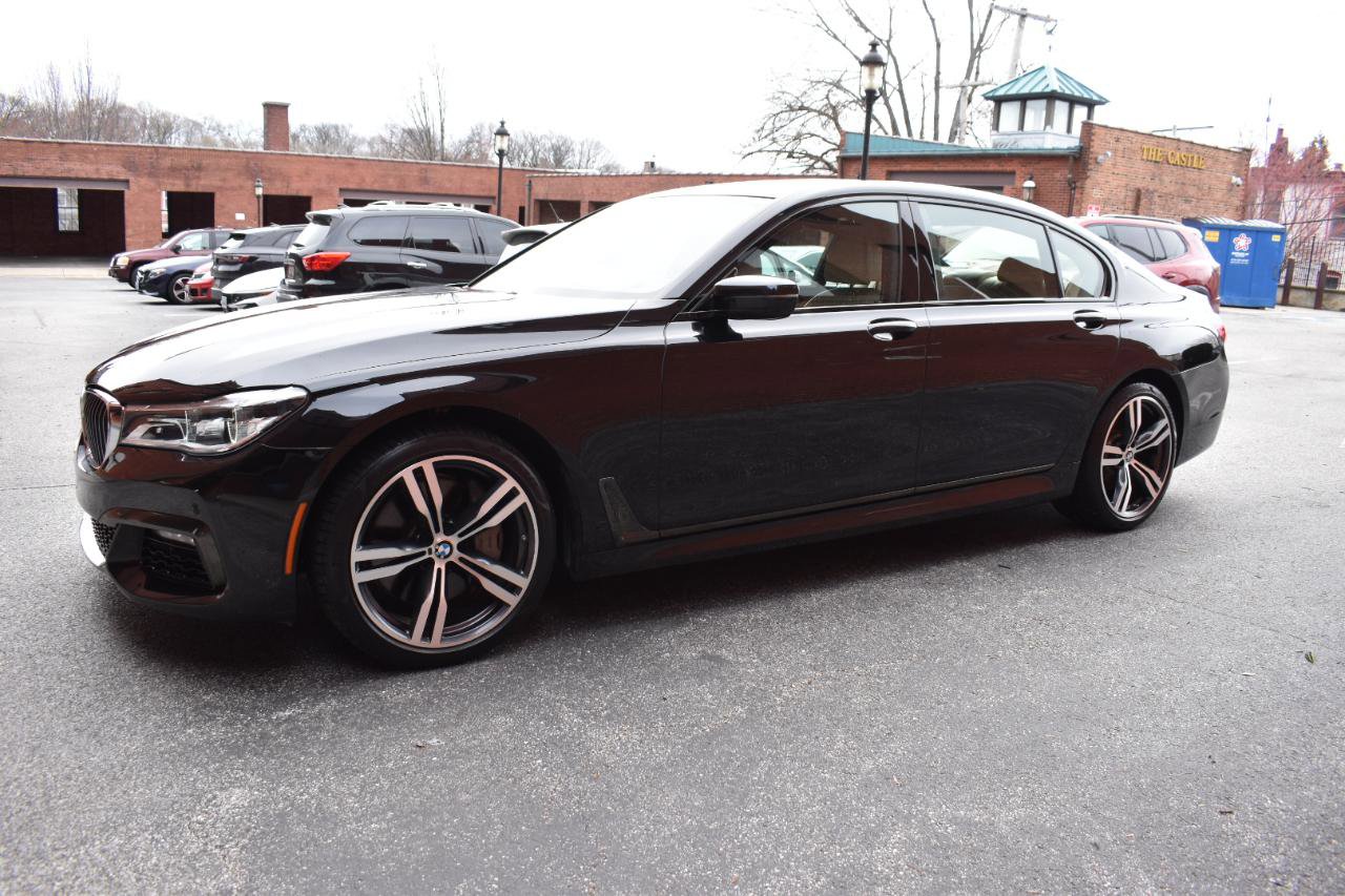 Used 2019 BMW 750i w/ Executive Package image 7