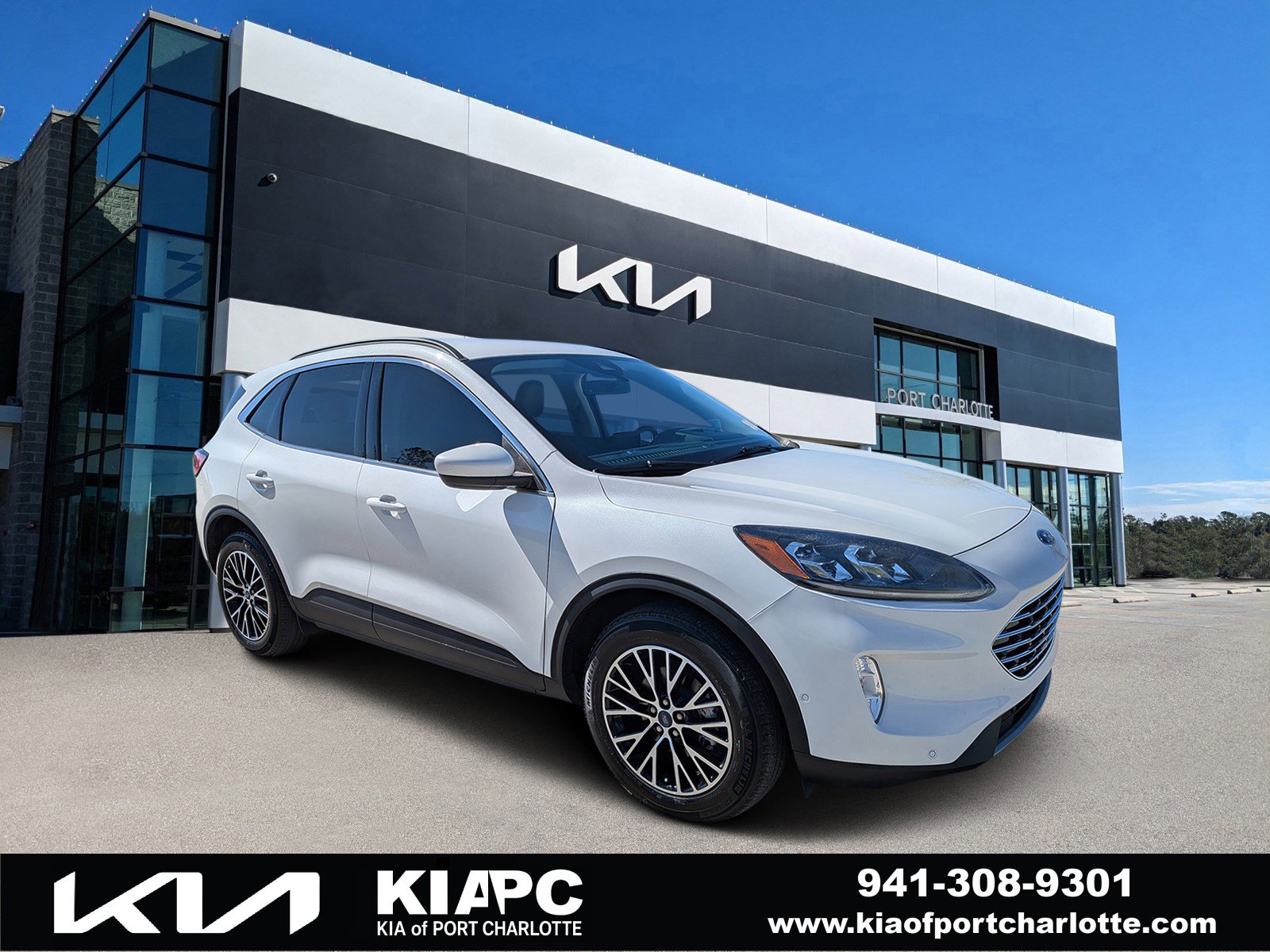 Used 2022 Ford Escape Titanium w/ Titanium Premium Package image 1