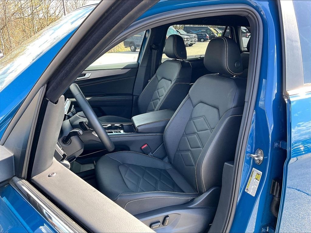 Used 2025 Volkswagen Atlas Cross Sport SE AWD/4WD image 9