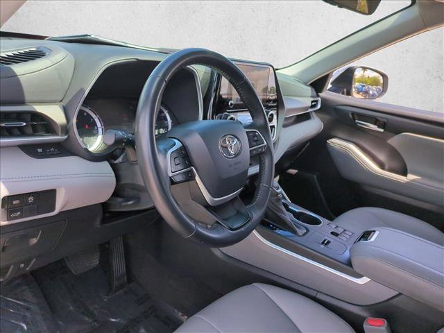 Used 2023 Toyota Highlander XLE FWD image 10