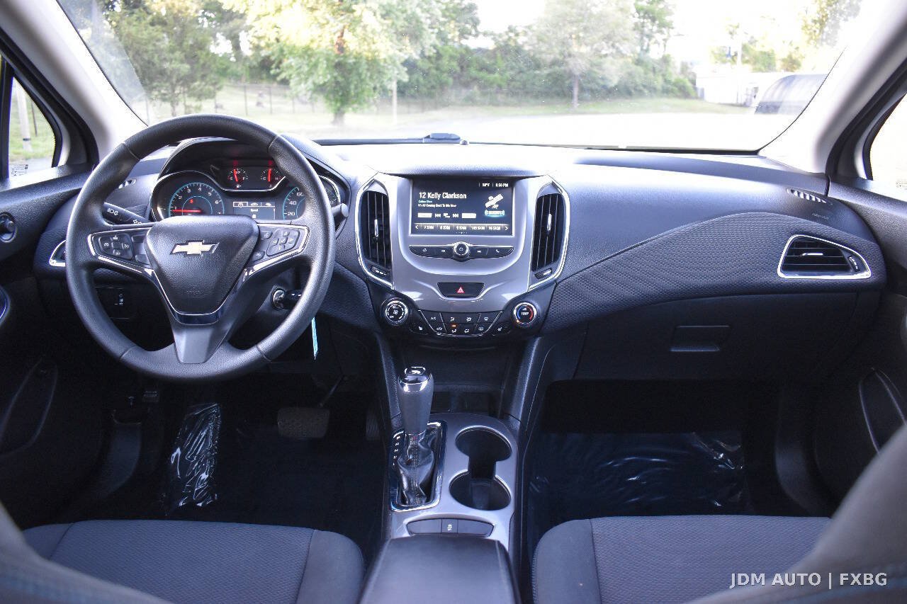 Used 2018 Chevrolet Cruze LT w/ LT Fleet Convenience Package FWD image 17
