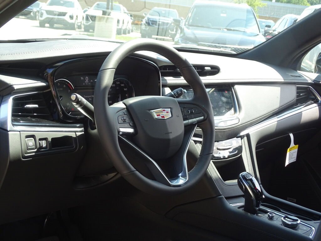 New 2025 Cadillac XT6 Luxury image 32