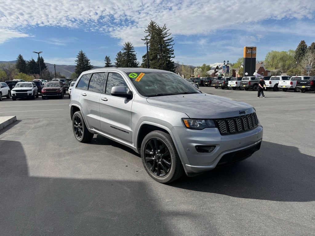 Used 2018 Jeep Grand Cherokee Altitude image 3