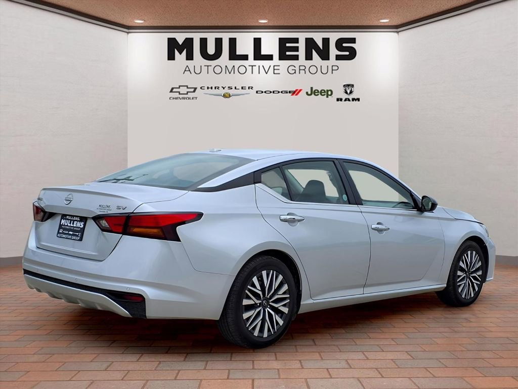 Used 2024 Nissan Altima 2.5 SV FWD image 5