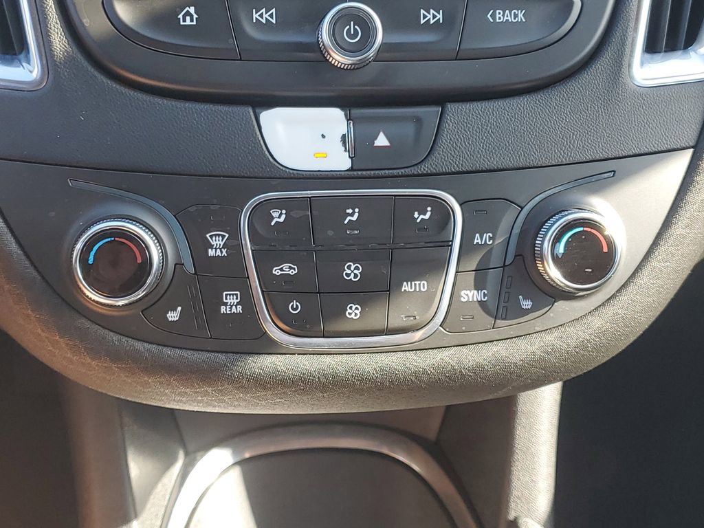 Used 2020 Chevrolet Malibu LT FWD image 28