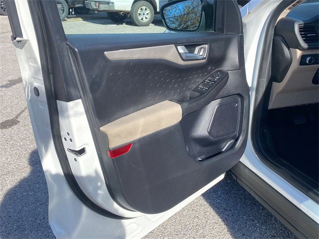 Used 2020 Ford Escape SE Sport image 18