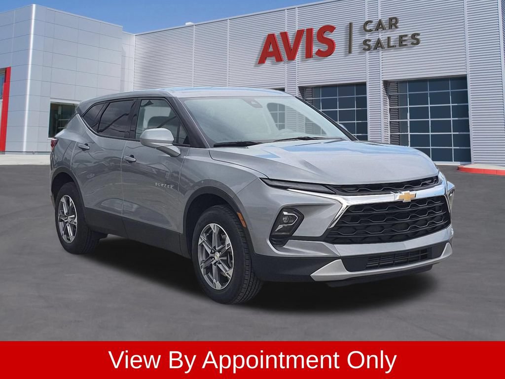 Used 2025 Chevrolet Blazer LT FWD image 3