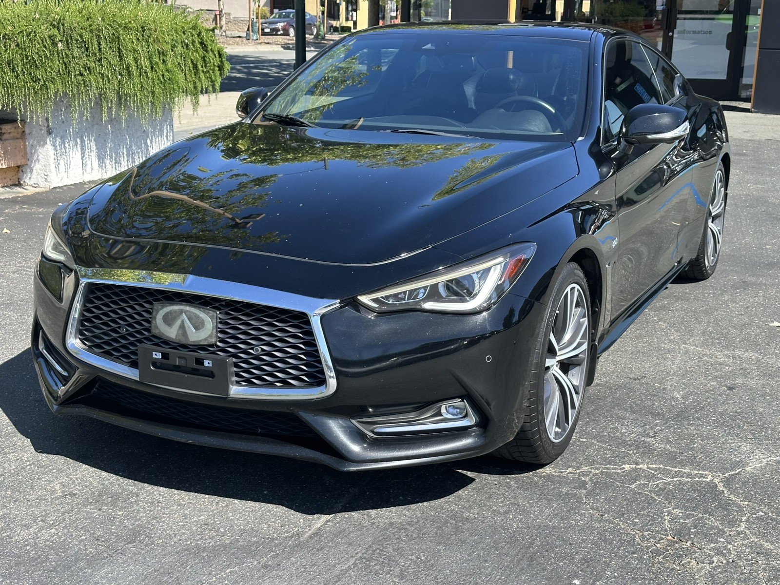 Used 2017 INFINITI Q60 3.0t w/ Premium Plus Package 3.0T AWD/4WD image 4