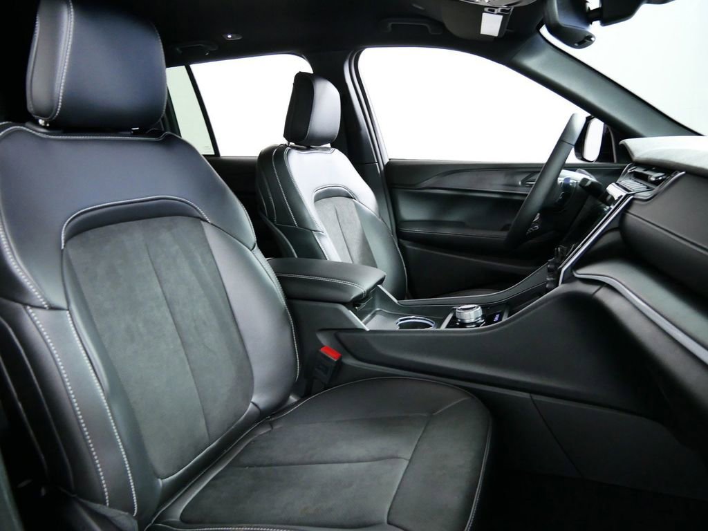 Certified 2024 Jeep Grand Cherokee Altitude image 24