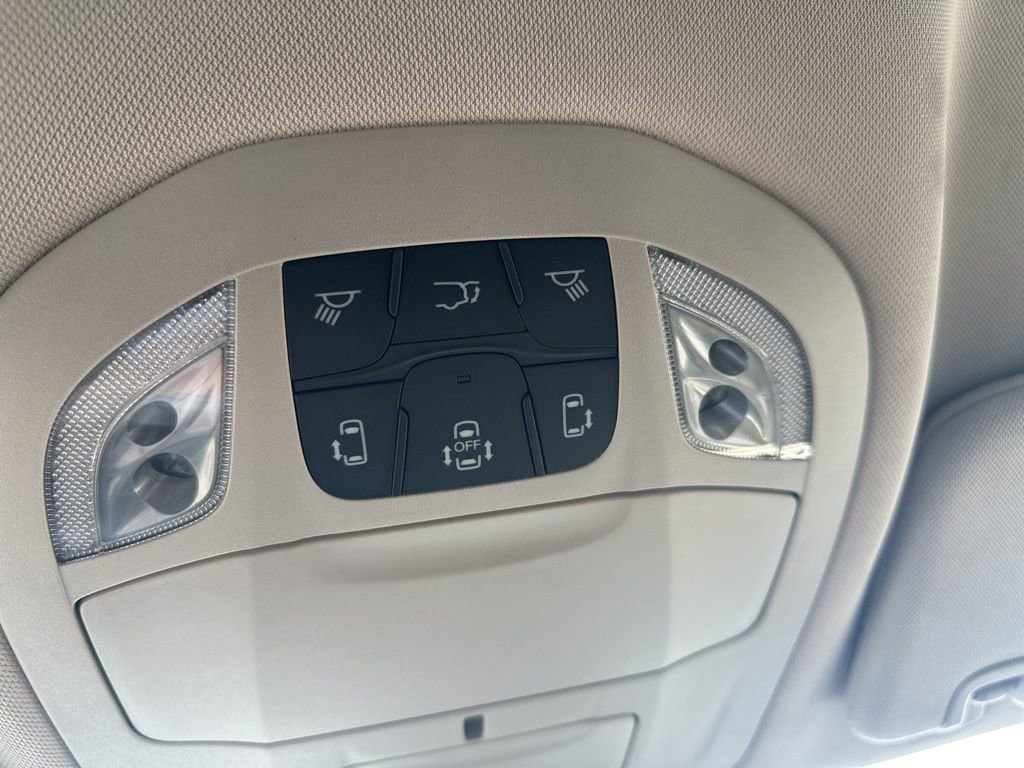 Used 2023 Chrysler Pacifica Touring-L FWD image 26