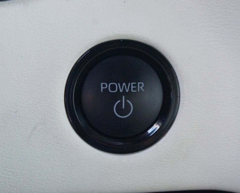 Used 2025 Toyota Sequoia Capstone AWD/4WD image 10