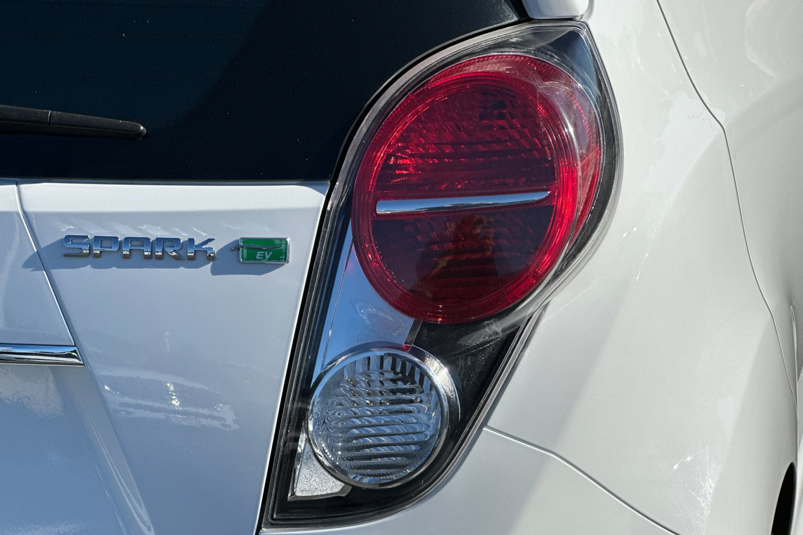 Used 2014 Chevrolet Spark LT FWD image 46