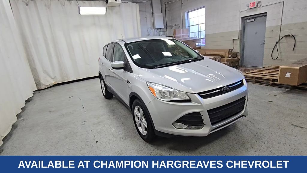 Used 2015 Ford Escape SE image 2