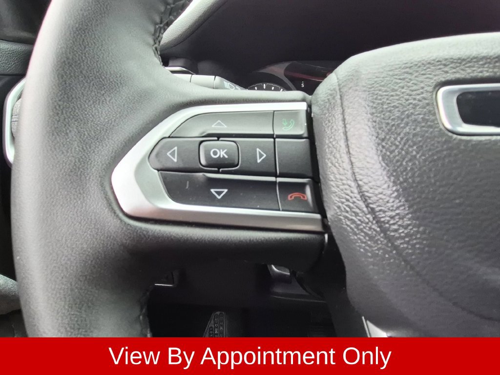 Used 2025 Jeep Compass Latitude AWD/4WD image 17
