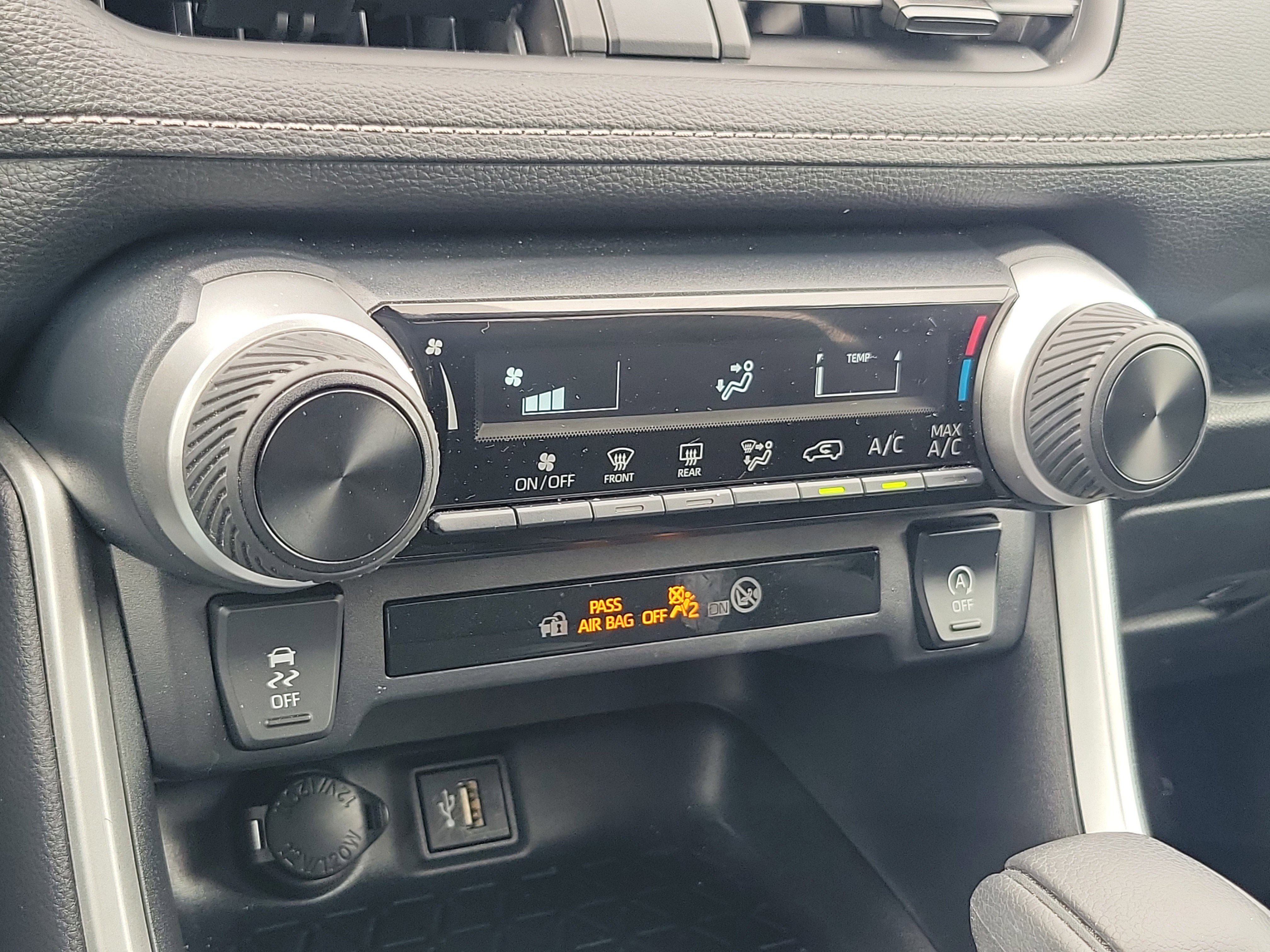 Certified 2025 Toyota RAV4 LE image 31