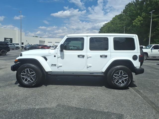Used 2025 Jeep Wrangler Sahara image 3