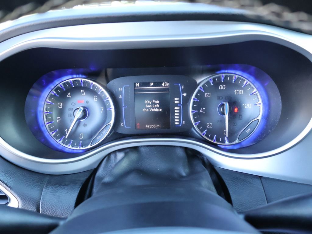 Used 2020 Chrysler Pacifica Touring w/ S Appearance Package image 33