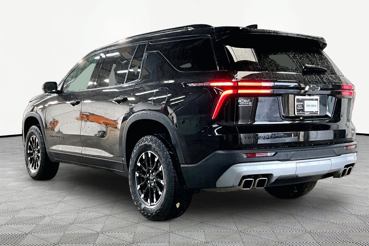 Used 2024 Chevrolet Traverse Z71 AWD/4WD image 12