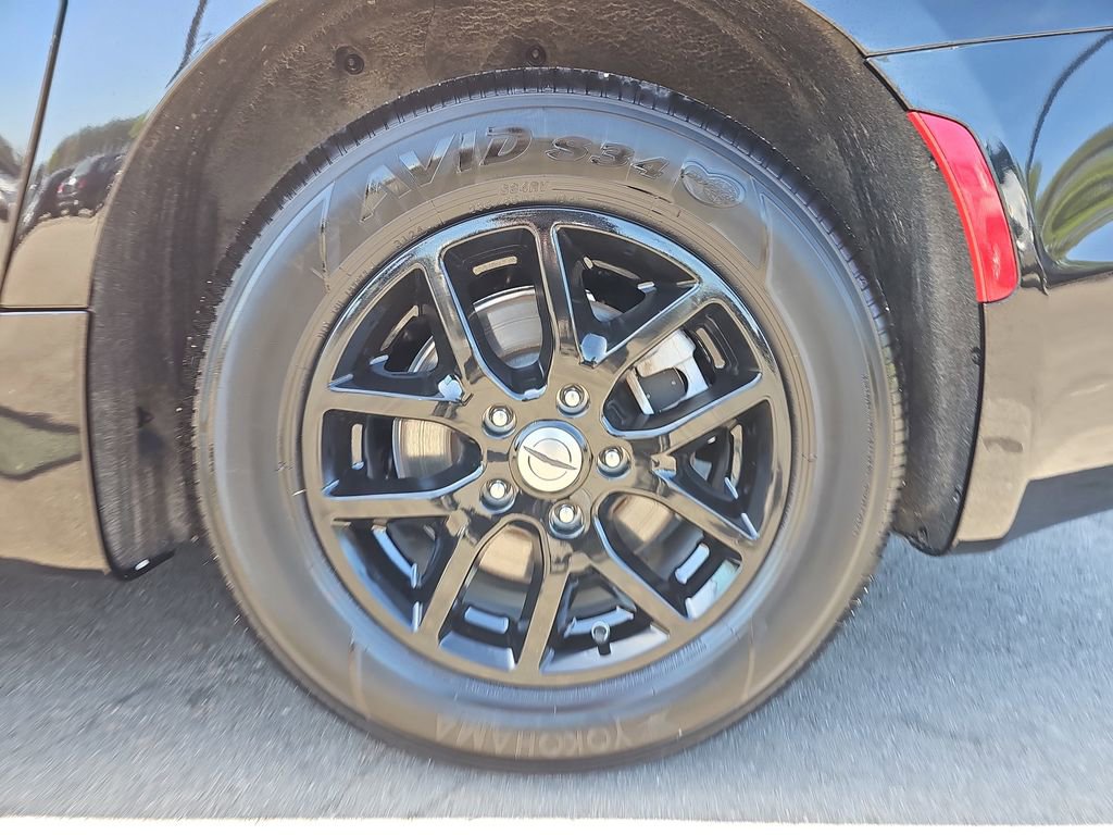 Used 2025 Chrysler Pacifica Select image 36