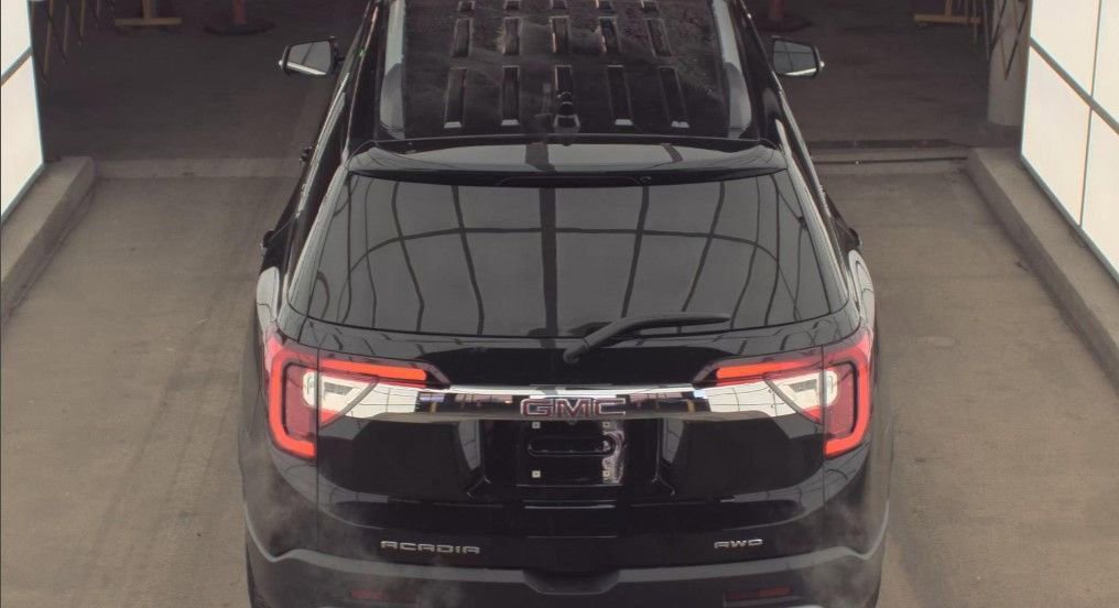 Used 2023 GMC Acadia SLE w/ Driver Convenience Package image 6