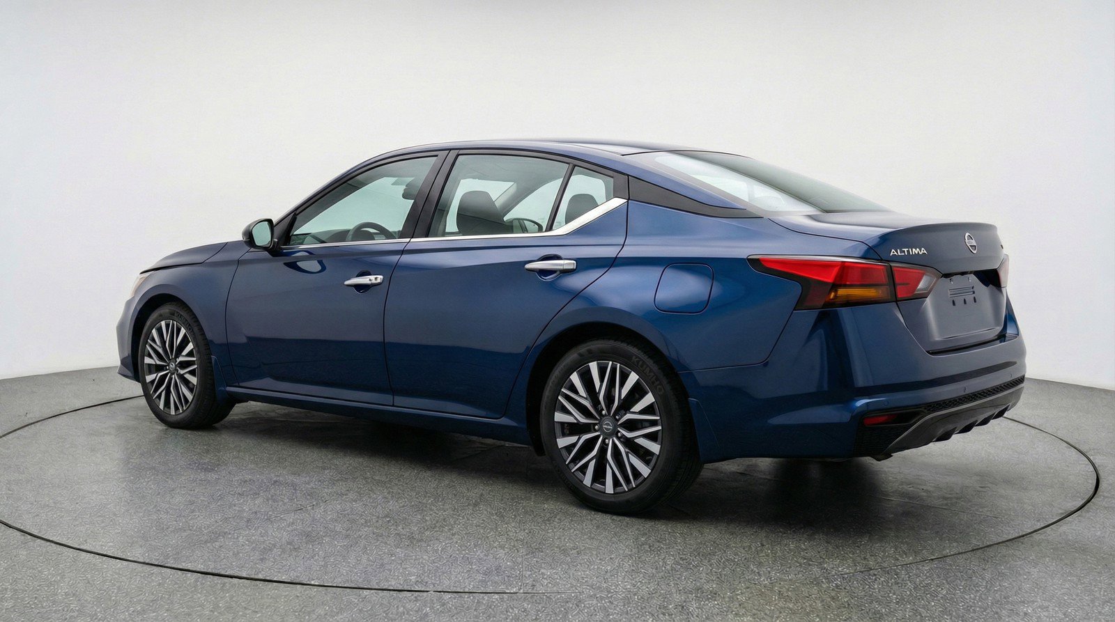 Used 2025 Nissan Altima 2.5 SV image 6