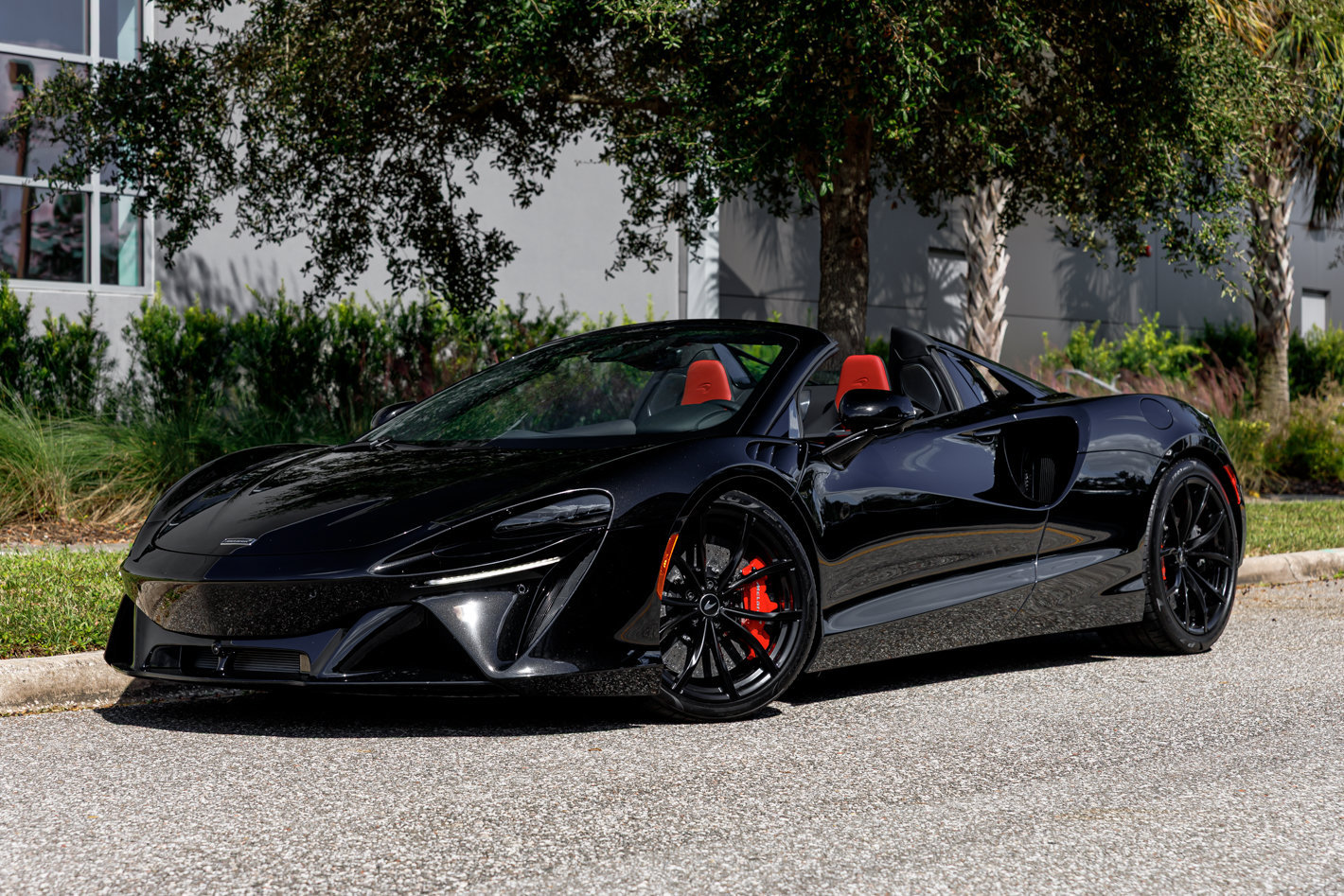 Used 2026 McLaren Artura Spider RWD image 6