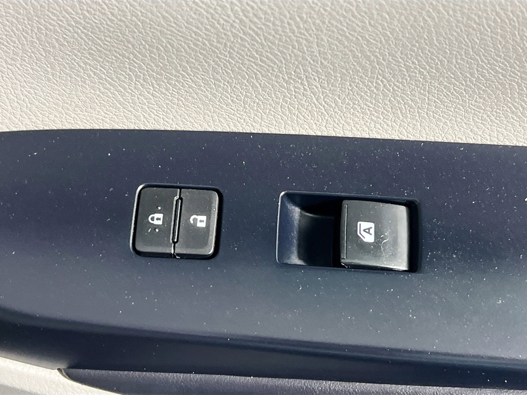Used 2018 Toyota Highlander XLE AWD/4WD image 32