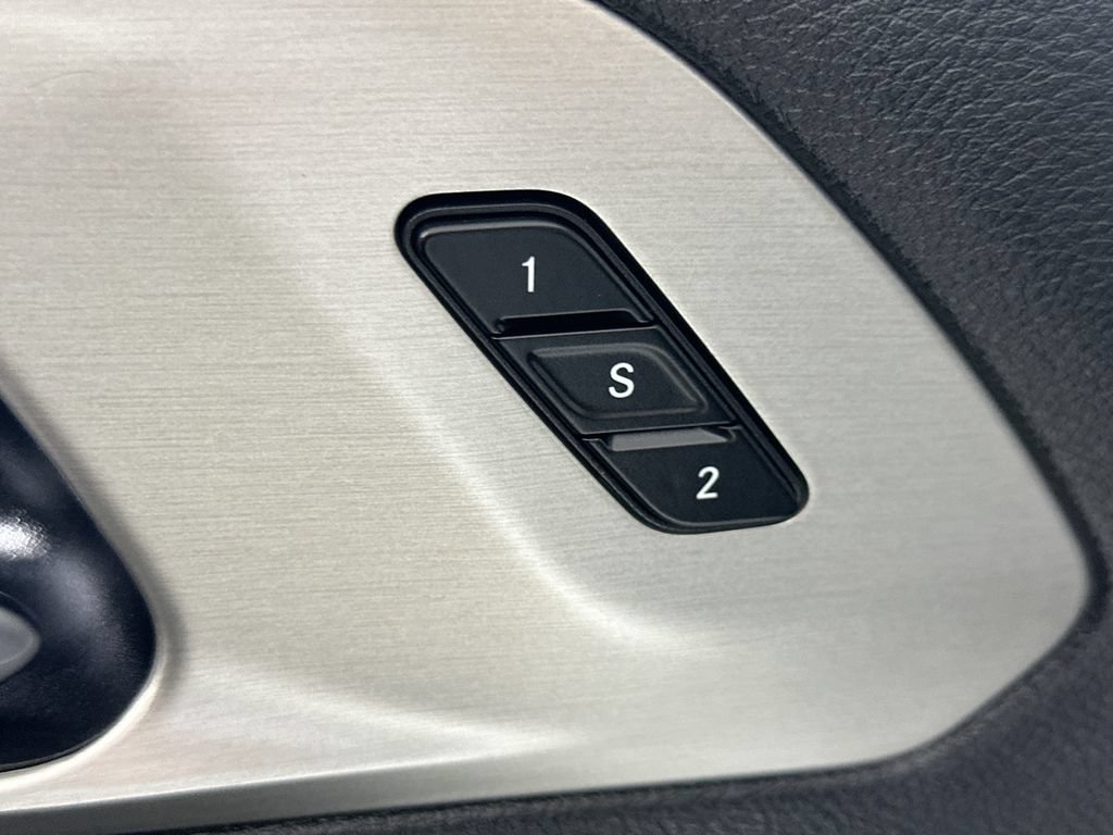 Used 2024 Chrysler Pacifica Premium FWD image 24