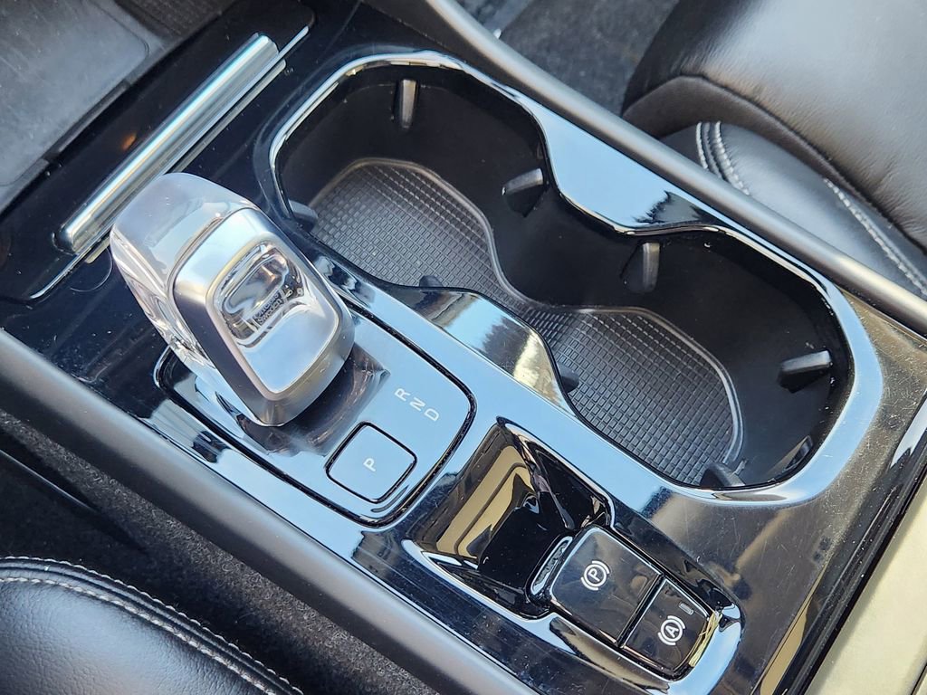 Used 2023 Volvo XC40 B5 Plus w/ Climate Package image 10