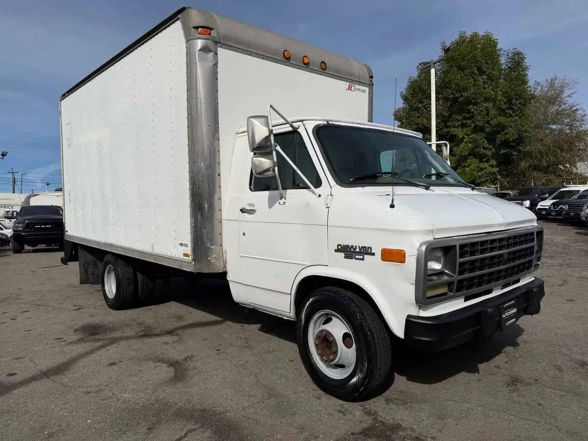 Used 1995 Chevrolet G30 RWD image 1