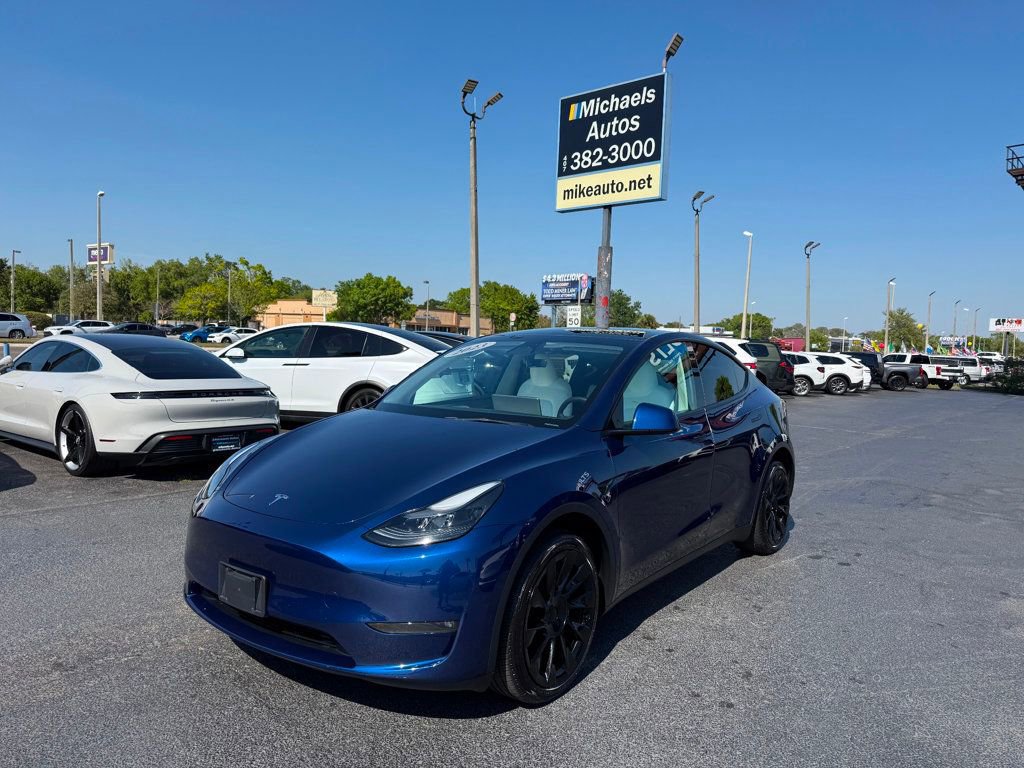 Used 2023 Tesla Model Y Long Range image 1