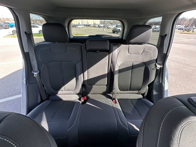 Used 2024 Jeep Grand Cherokee Laredo X image 34