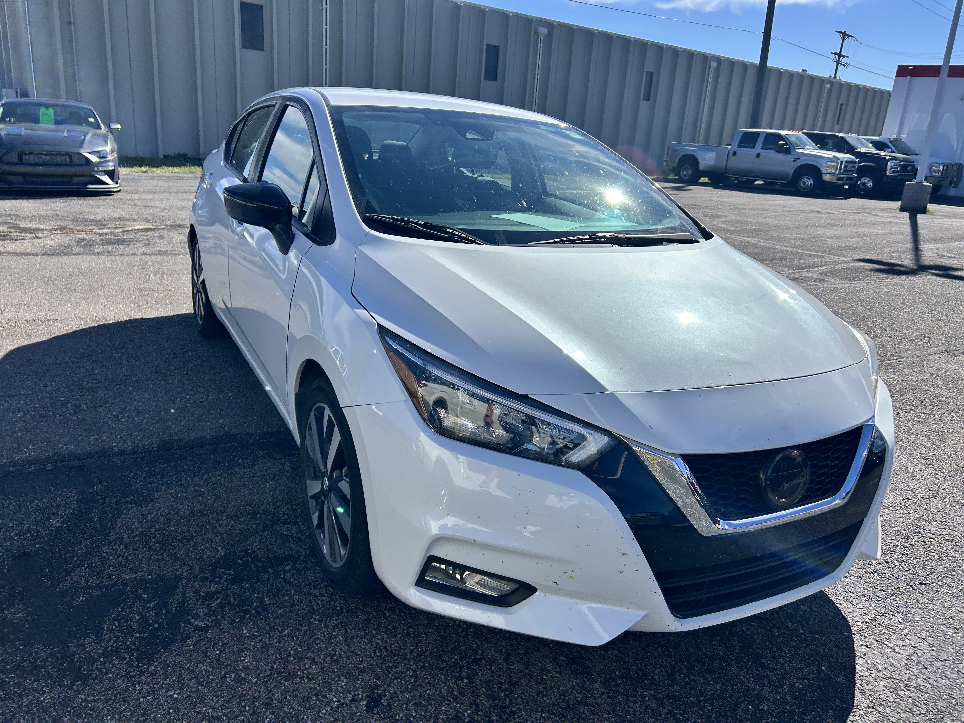 Used 2020 Nissan Versa SR FWD image 8