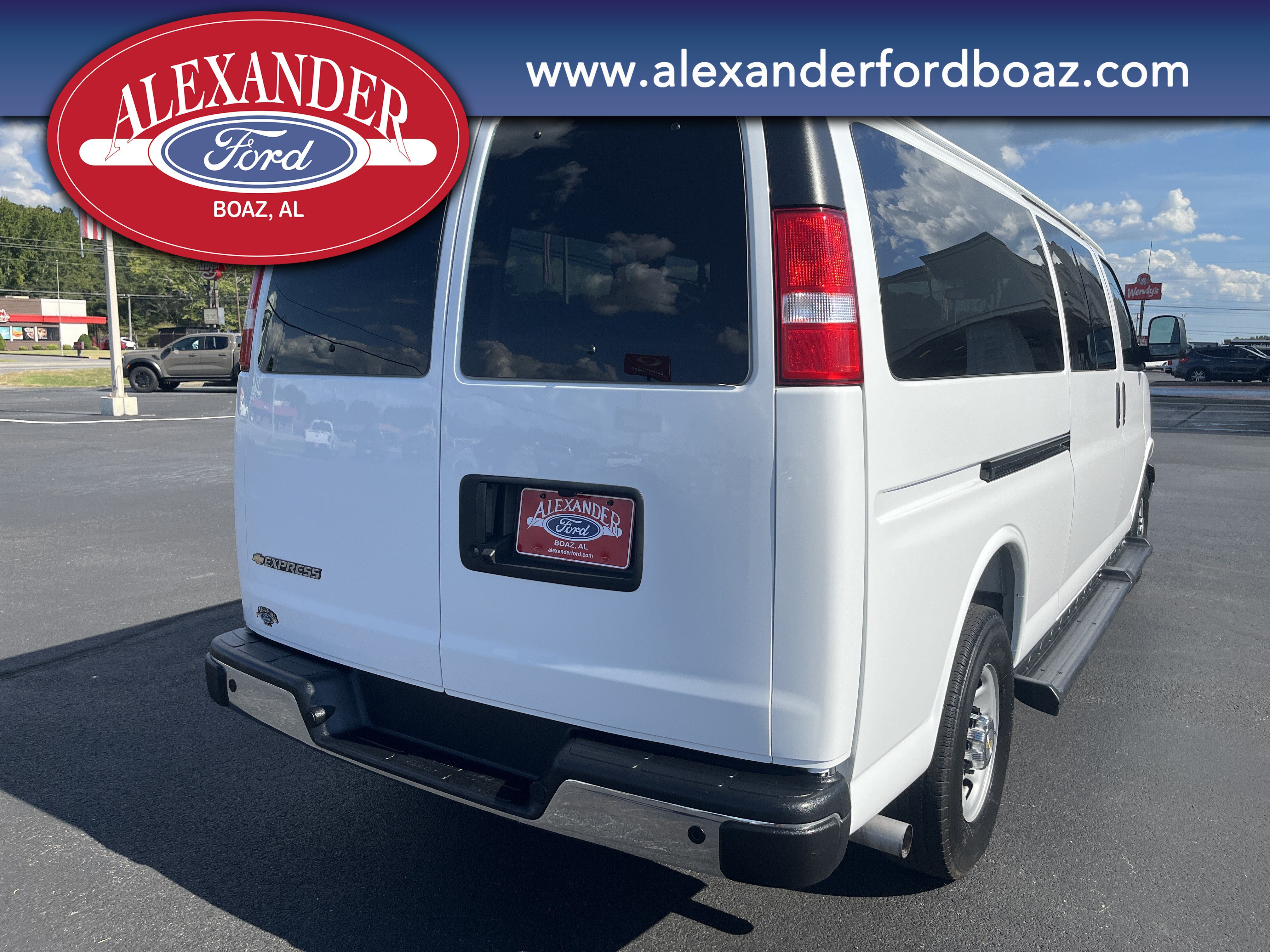 Used 2025 Chevrolet Express 3500 LT w/ LT Preferred Equipment Group RWD image 6