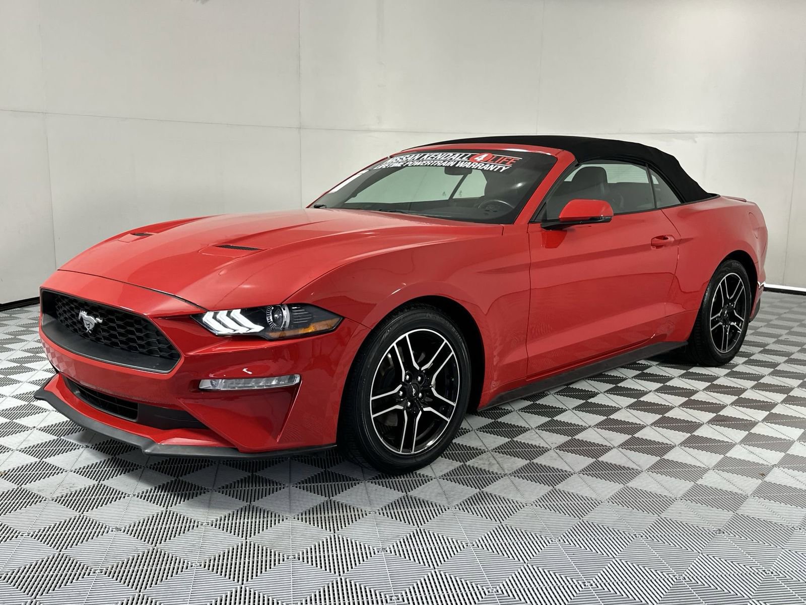 Used 2018 Ford Mustang Premium image 4