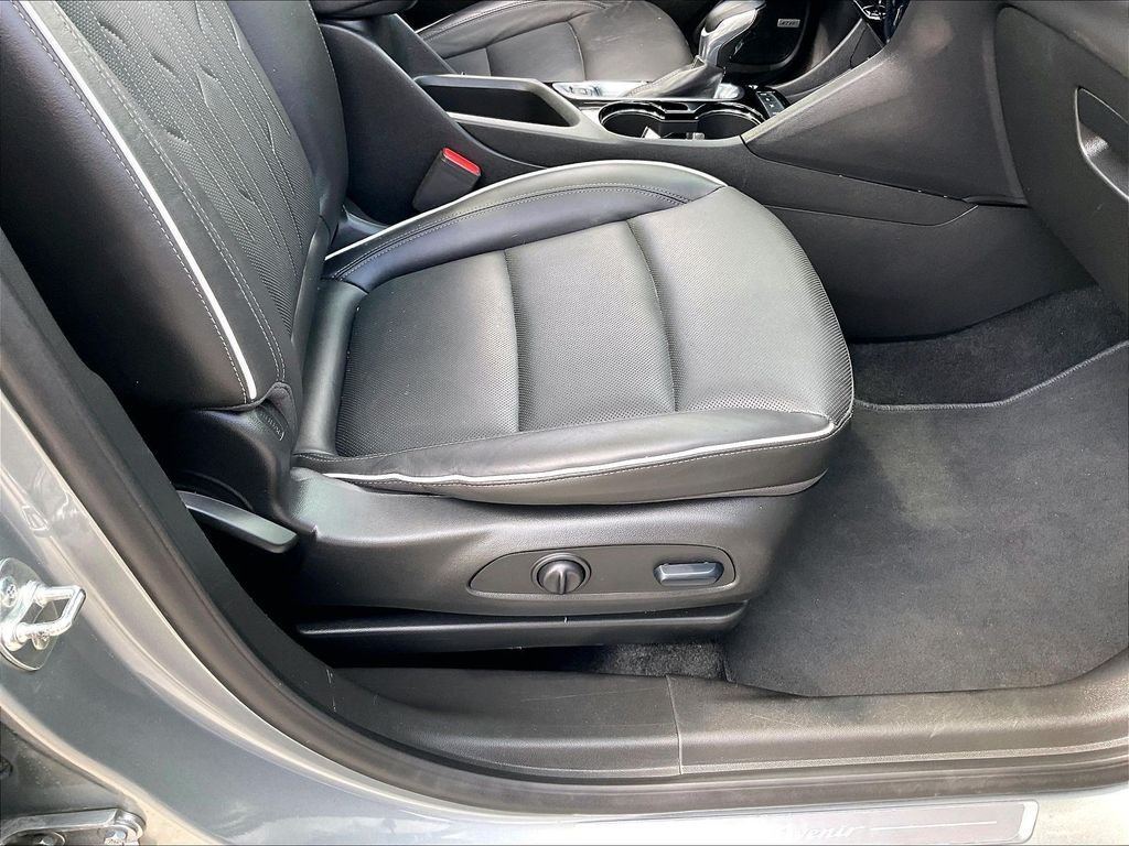 Used 2024 Buick Encore GX Avenir w/ Avenir Technology Package AWD/4WD image 37