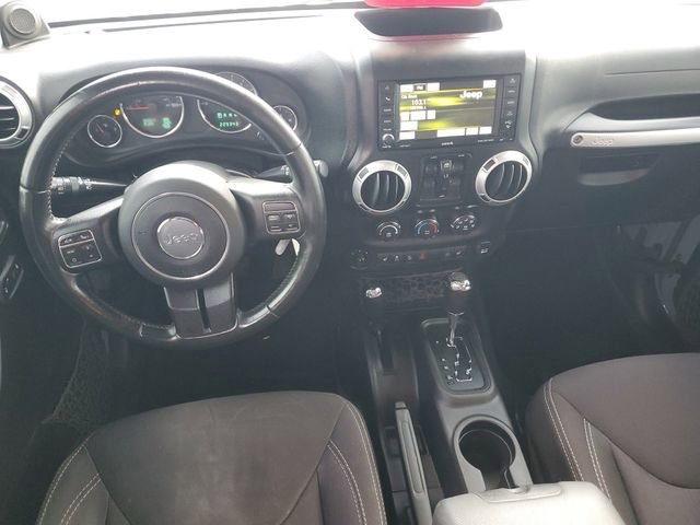 Used 2014 Jeep Wrangler Unlimited Sahara w/ Dual Top Group AWD/4WD image 10