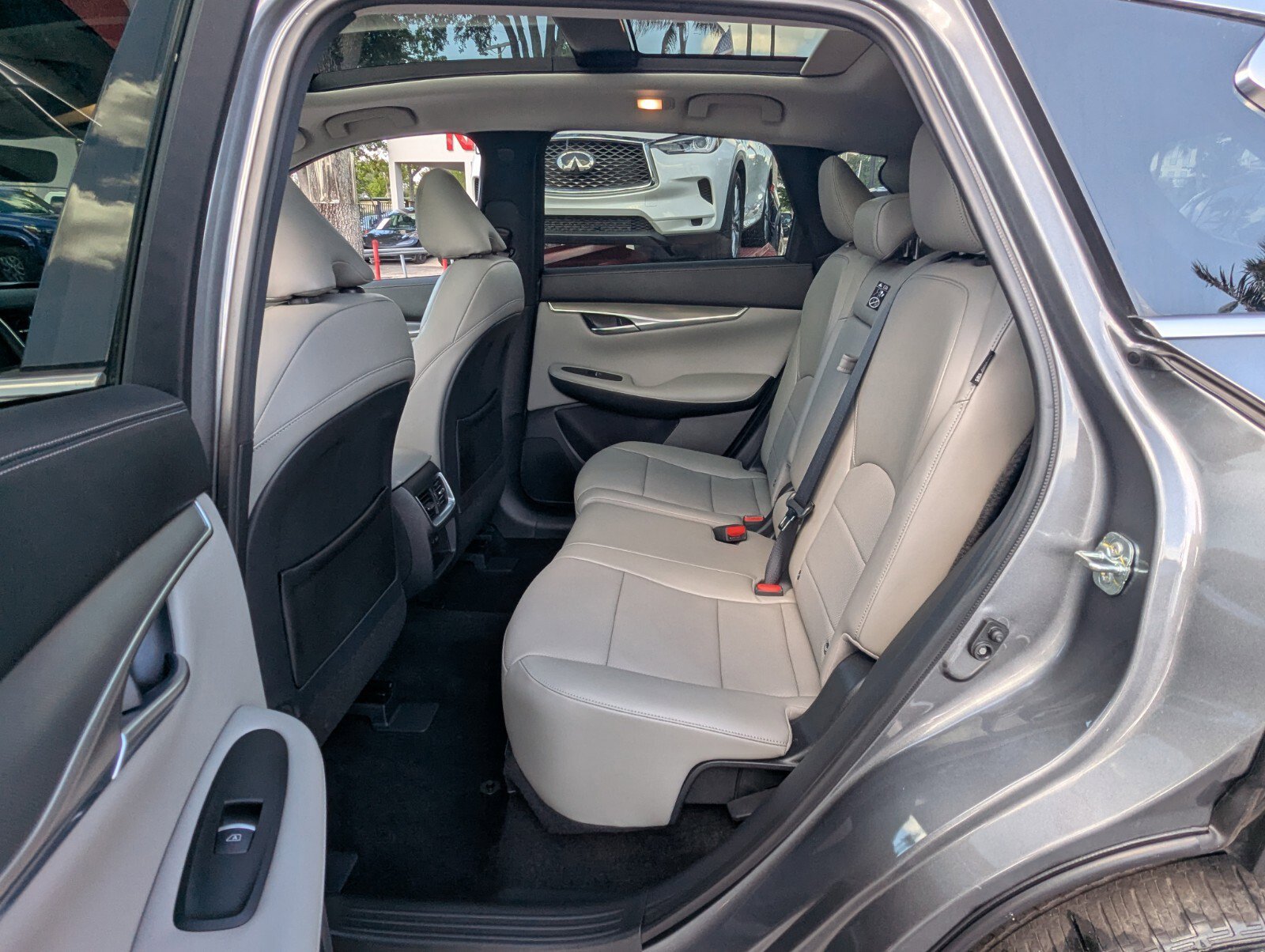 Used 2023 INFINITI QX50 Luxe w/ Accent Package FWD image 12