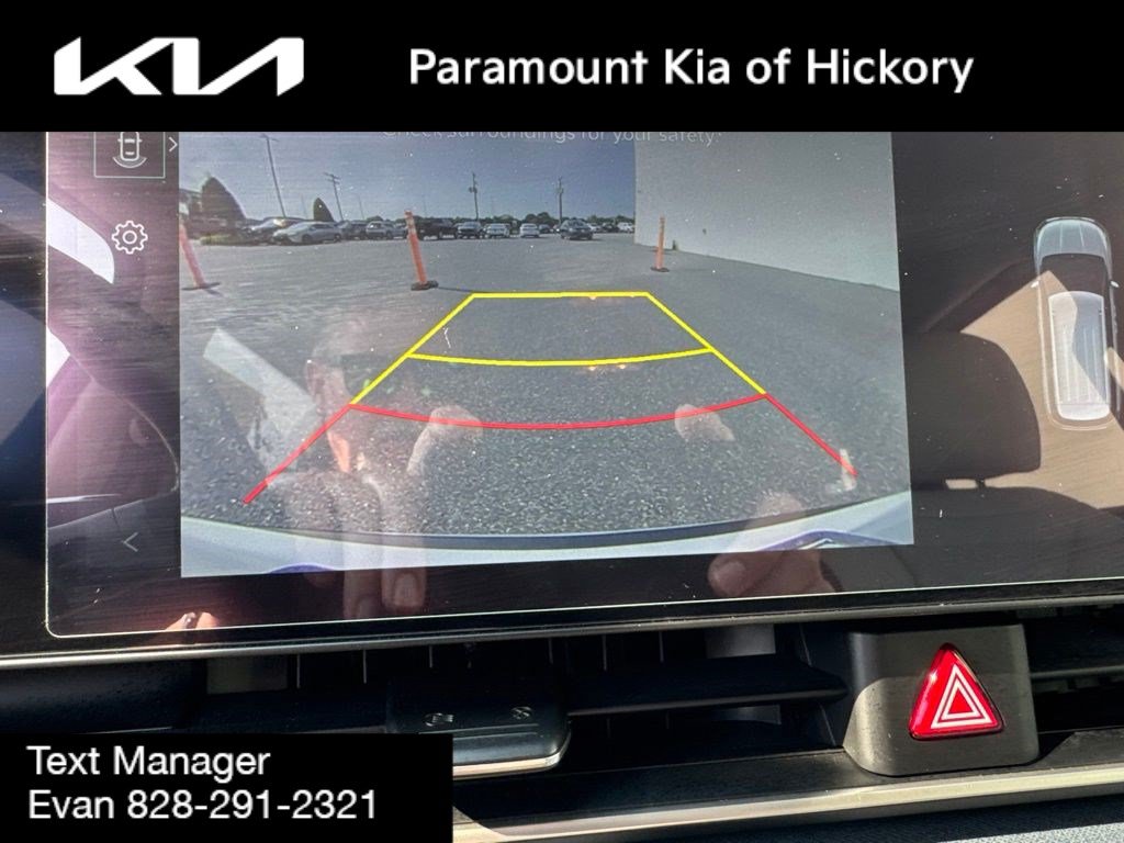Used 2025 Kia Carnival EX FWD image 28