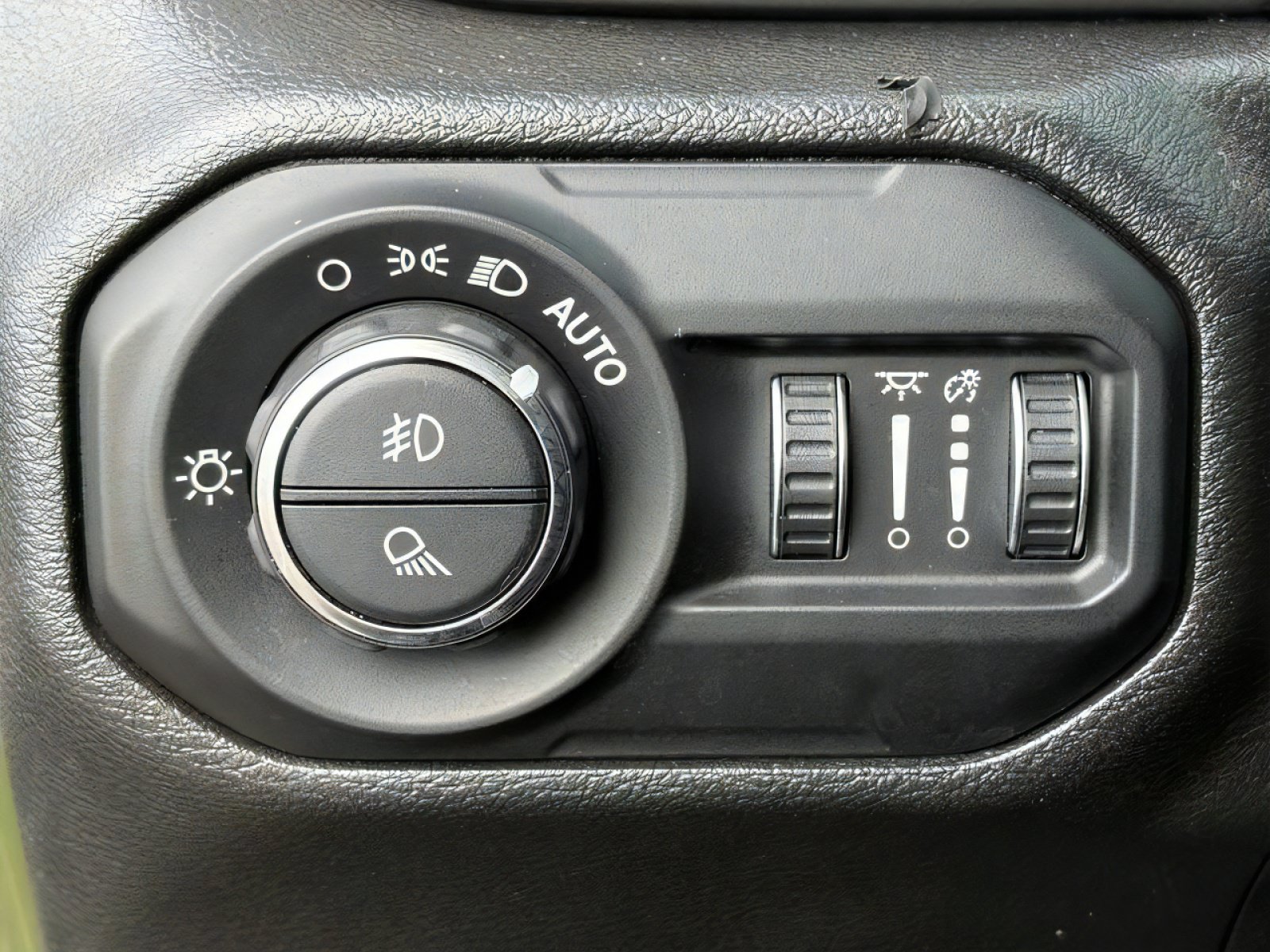 Used 2022 Jeep Gladiator Sport AWD/4WD image 18
