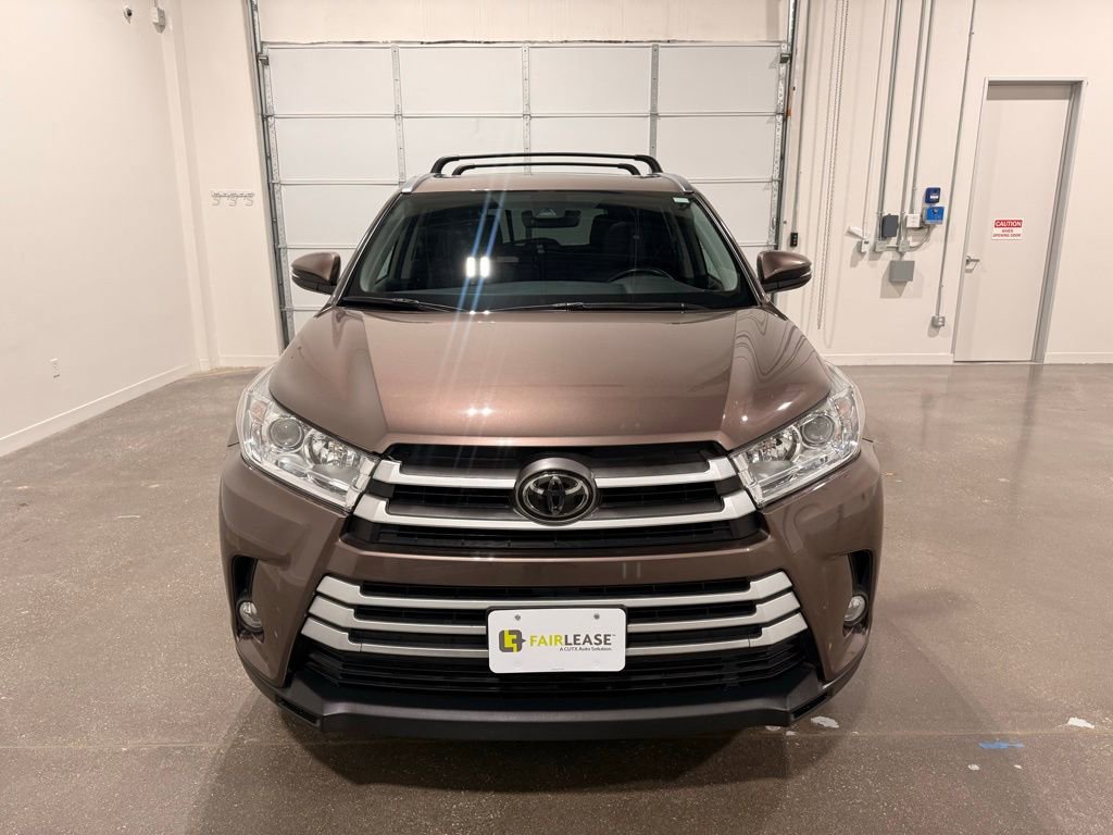 Used 2018 Toyota Highlander XLE image 2