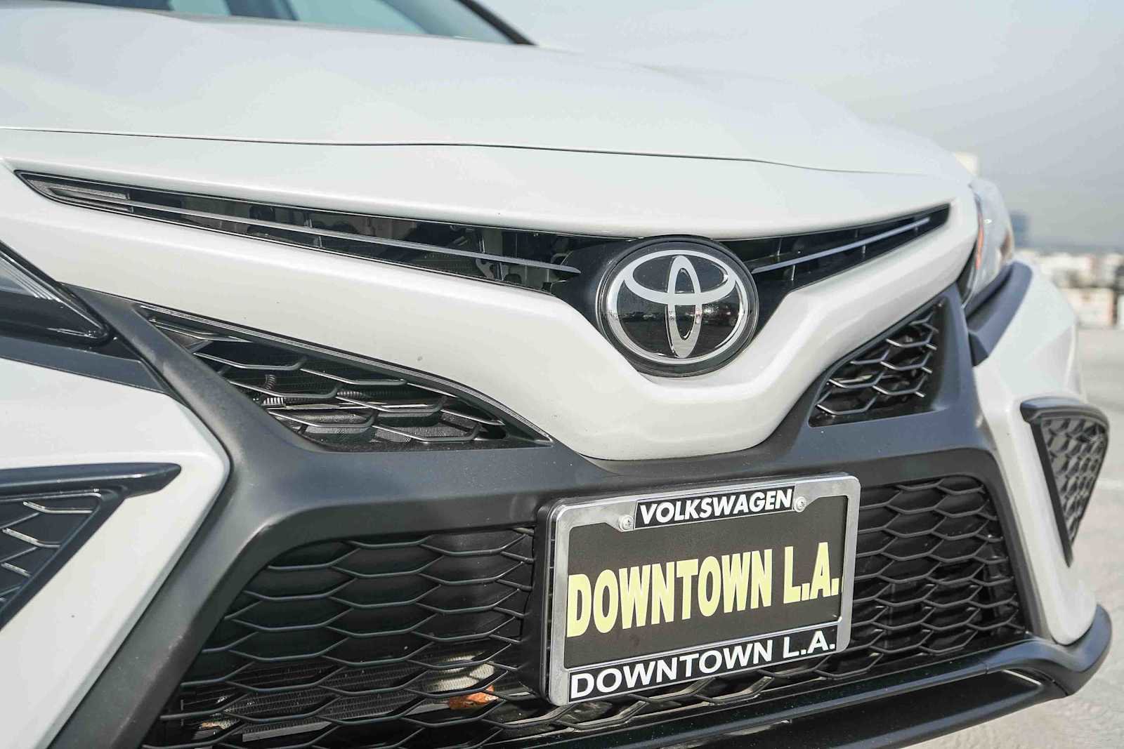 Used 2024 Toyota Camry SE image 5