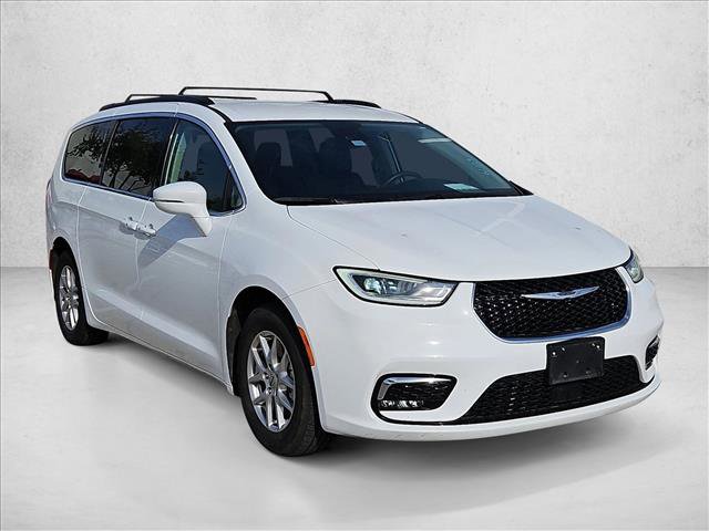 Used 2022 Chrysler Pacifica Touring-L FWD image 3